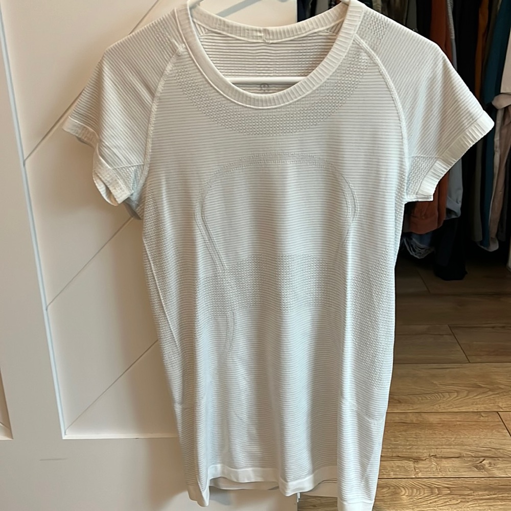 Lulu Swiftly tech tee